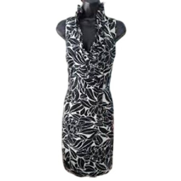 ✨Ann Taylor LOFT Black/White Floral Sleeveless Ruffled V Neck Midi Dress Sz 8 - Picture 3 of 14